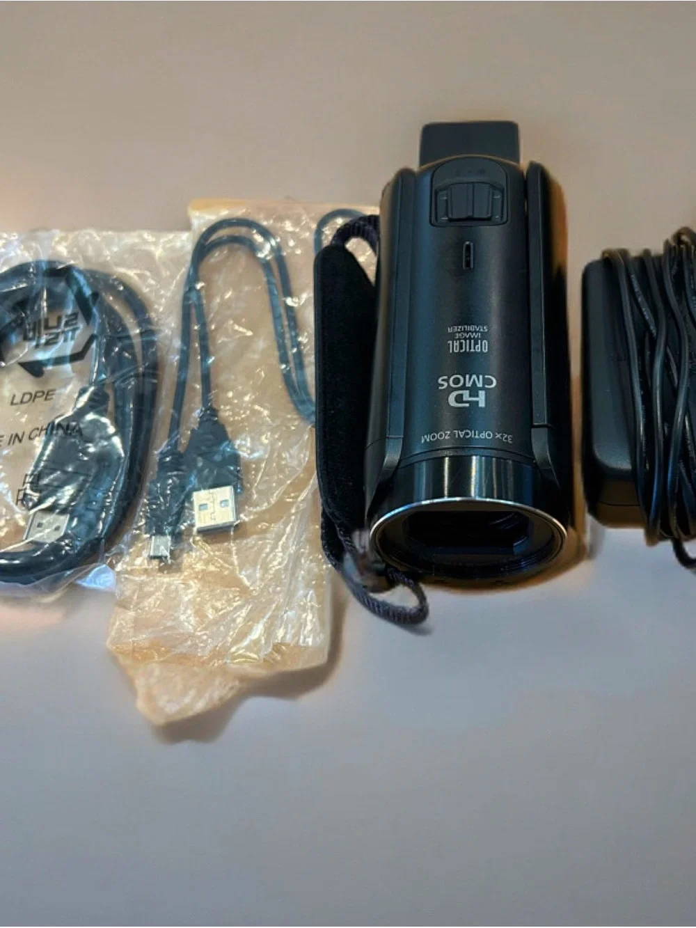 Canon VIXIA HF R800 HD Handheld Camcorder 57x Zoom Black 3.0in LCD HDMI+ Charger